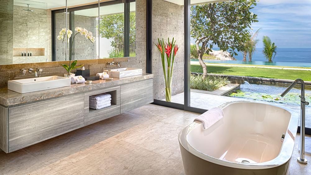 Sohamsa Estate - Villa Soham - Guest bedroom ensuite overlooking the ocean